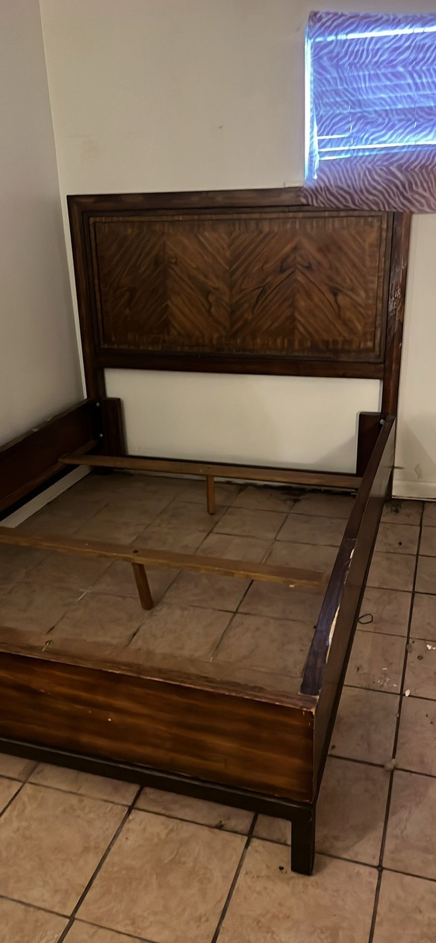 Queen Size Bed Frame Wooden Sturdy & Heavy!