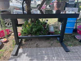 Electric Rising  Table  (Black)