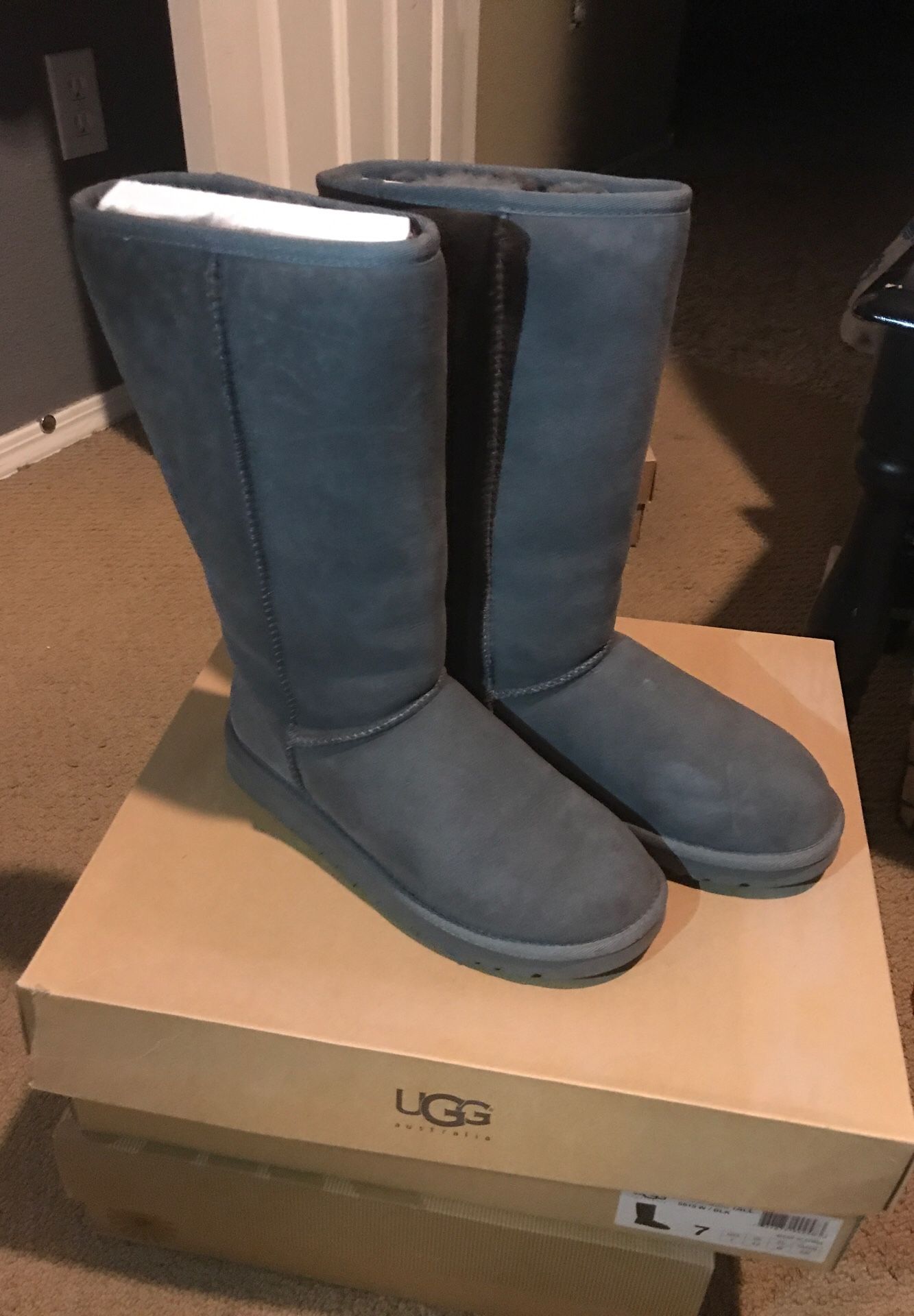 UGG Size 7