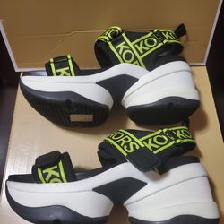 NIB. MICHAEL KORS Womens Logo Sandals. Size 5.5