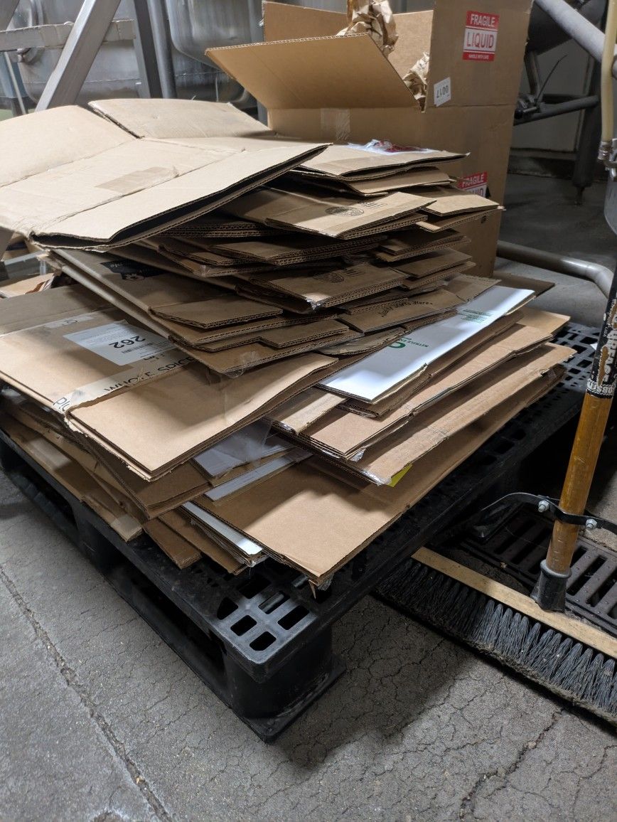 Free Boxes & Packing Material 