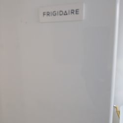 Top and Bottom Fridge Works Excellent!