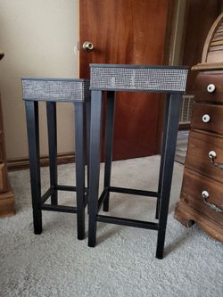 Decor tables.