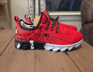 NEW Spiderman Big Kids size 3 sneakers, shoes.