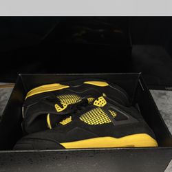 Nike Air Jordan 4 Retro "Thunder" Size 11 In Men’s 