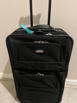 Protocol branded Lightweight 2-Wheel Expandable Luggage, Black, Medium size
