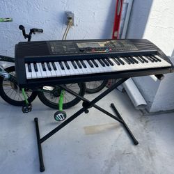 Yamaha Keyboard PSR-225 Education Suite 61 Keys