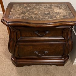 Dressers/nightstands 