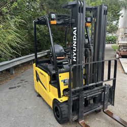 Hyundai forklift