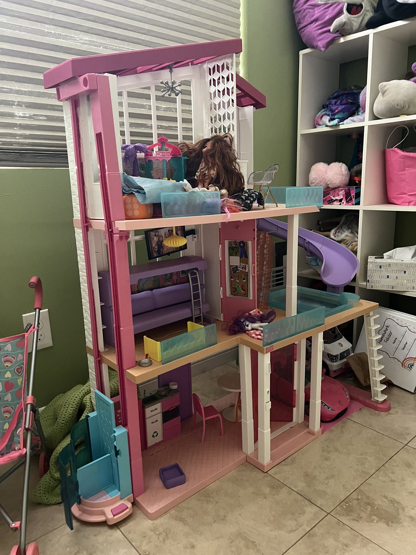 Barbie Dreamhouse And Accesories