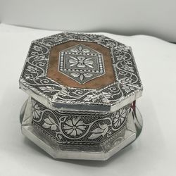 Vintage Jewelry Trinket Box Made In India, Hand Hammered Tin And Brass Metals   This vintage trinket box is a unique piece that will add a touch of el