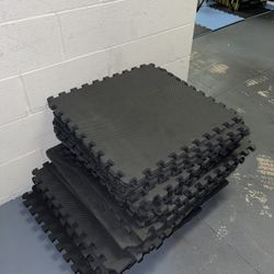 Puzzle floor for gym