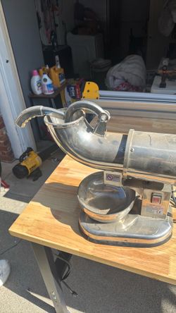 Slushy ice machine