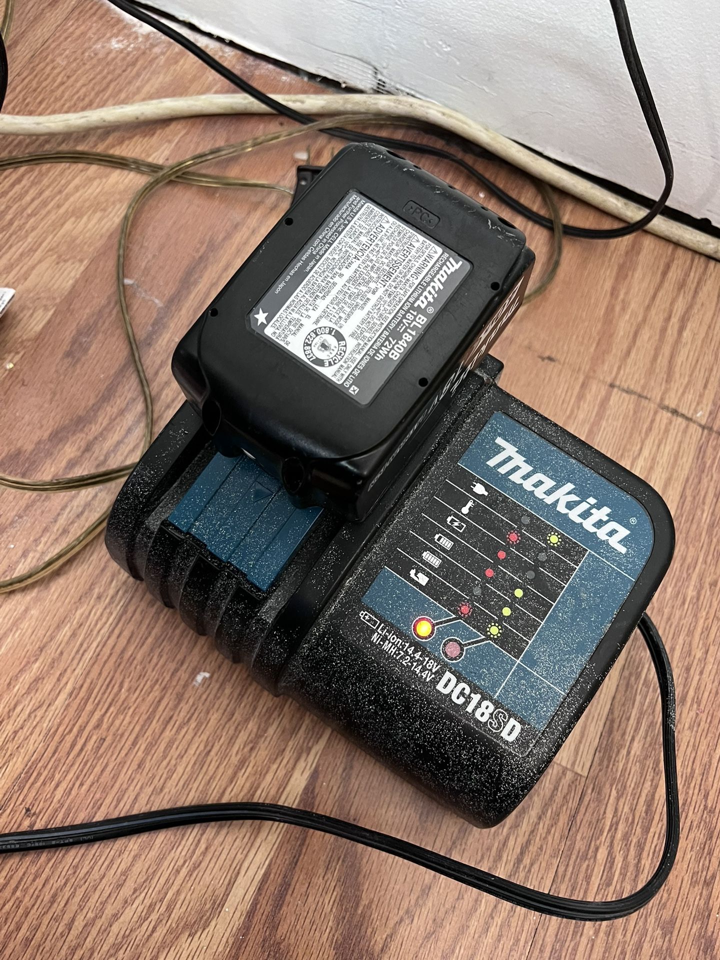 Makita battery and charger 18v 4.0ah