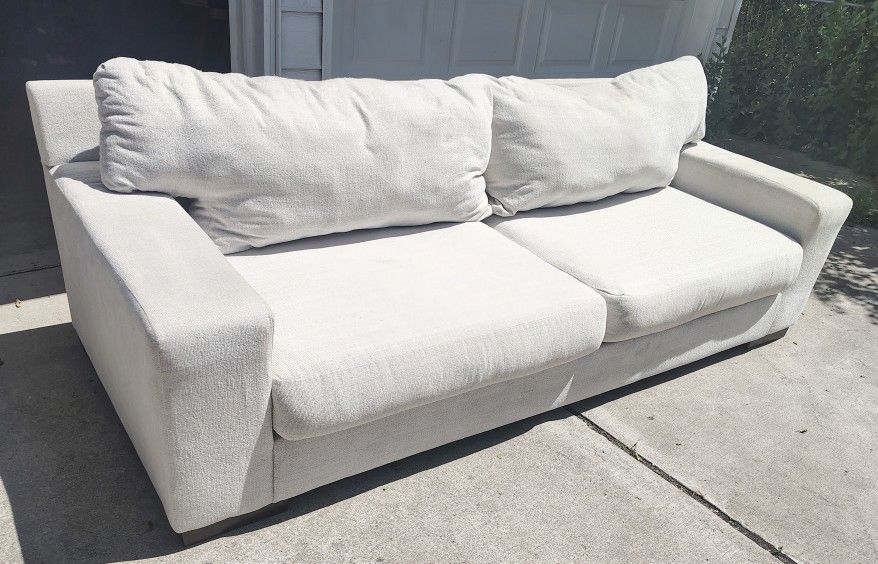 Couch (free delivery)