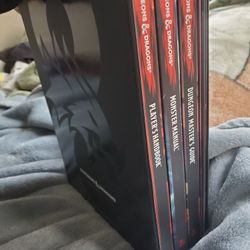 Dungeons & Dragons Core Rulebooks and DM screen