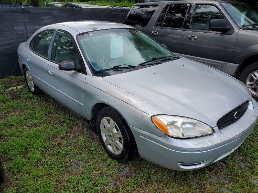 2005 Ford Taurus