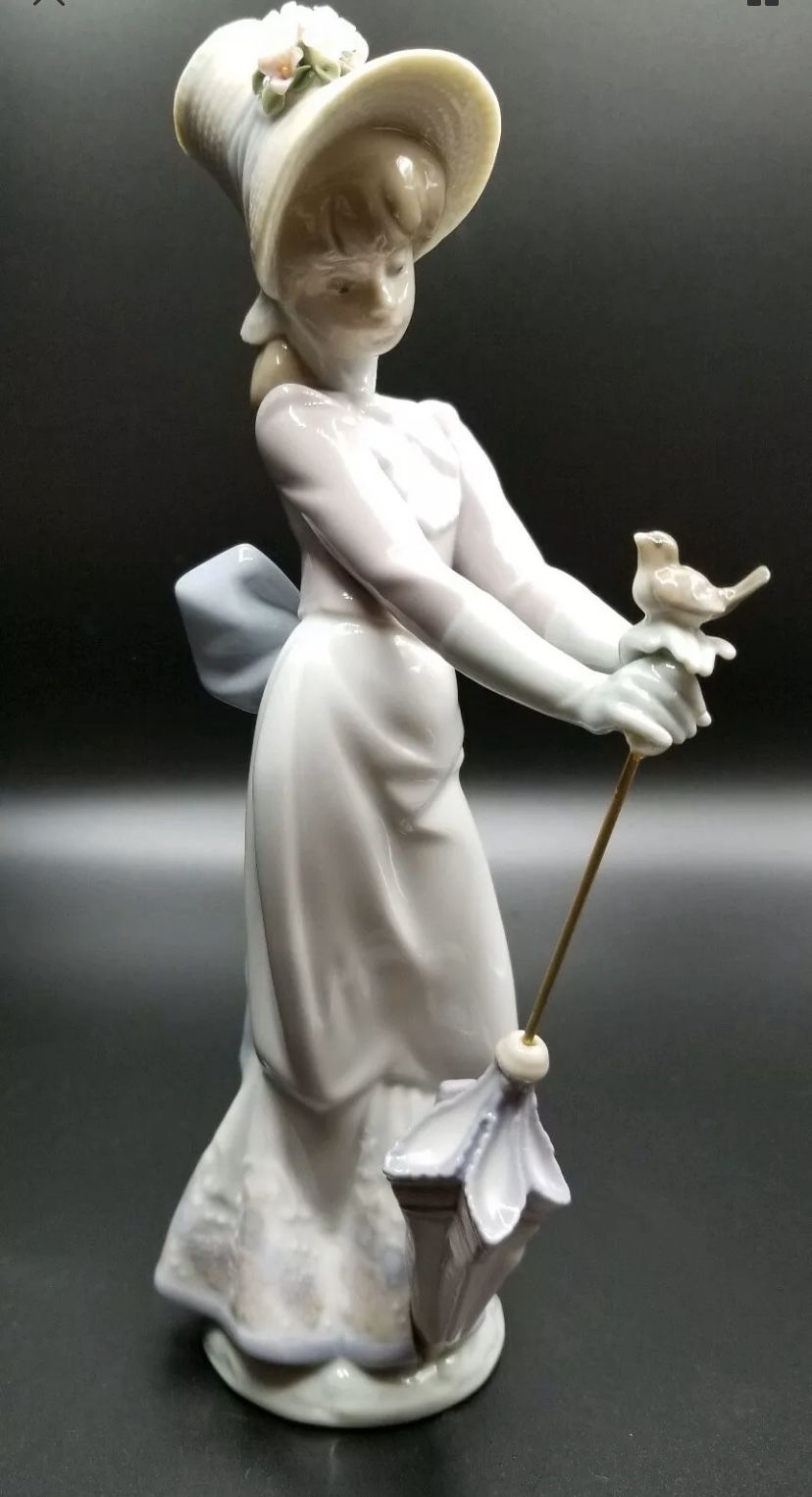 Lladro Figurine GARDEN SONG GIRL WITH UMBRELLA & BIRD #7618 Retired Mint