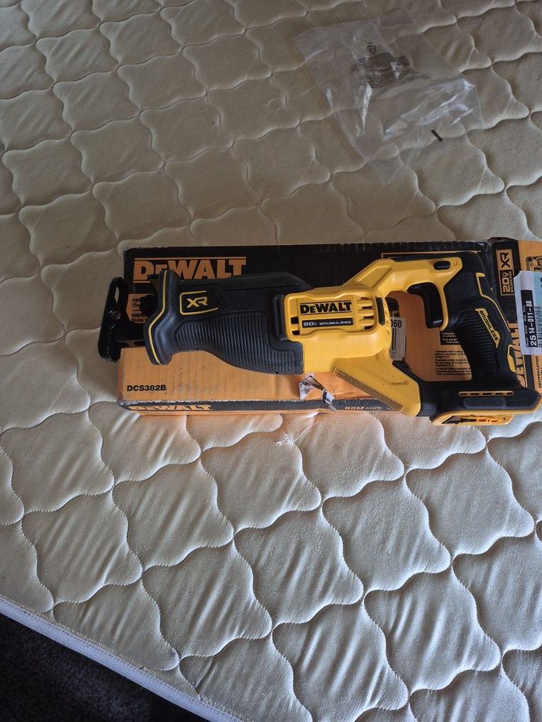 Dewalt Sawsall Brand New With Box A Battery And Plug In Chareger 120