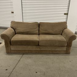 Comfy Tan Couch 🛋️ FREE DELIVERY🚚