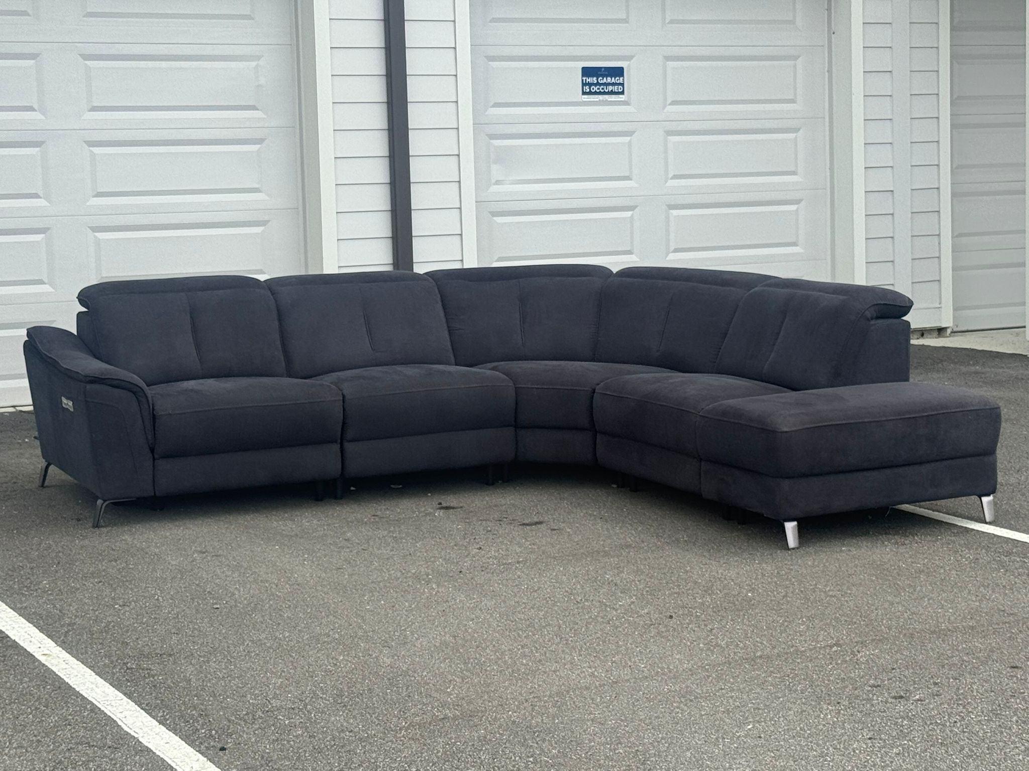 ROOMS TO GO 5 PCS POWERED RECLINING DARK GRAY SECTIONAL COUCH DELIVERY AVAILABLE 🚚