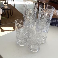 Plastic Water Glasses With Seashells  And Starfish