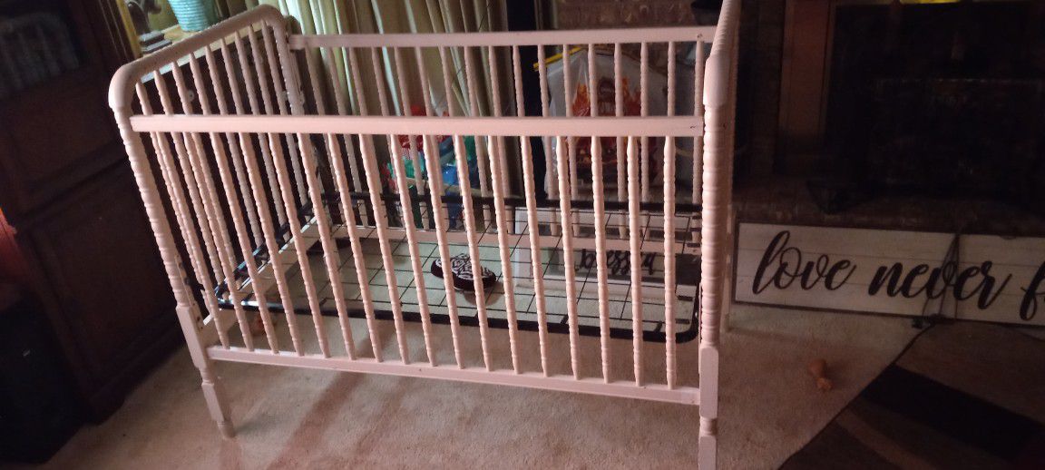Jenny L Baby Crib