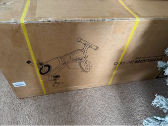 Yosuda Excerise Bike and Yoleo Adjustable weight bench ( NEW)