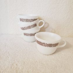 4 Vintage Pyrex Milk Glass Tea / Coffee Cups 