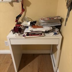IKEA Desk (MICKE)