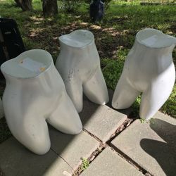 Female mannequin bottom.