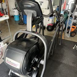 Cybex 620a ARC Elliptical Trainer