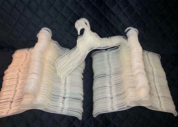 79 HANGARES SIZE LARGE COLOR BEIGE 👕👗👚 $20