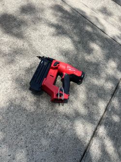 Milwaukee M18 FUEL 18-Gauge Brad Nailer
