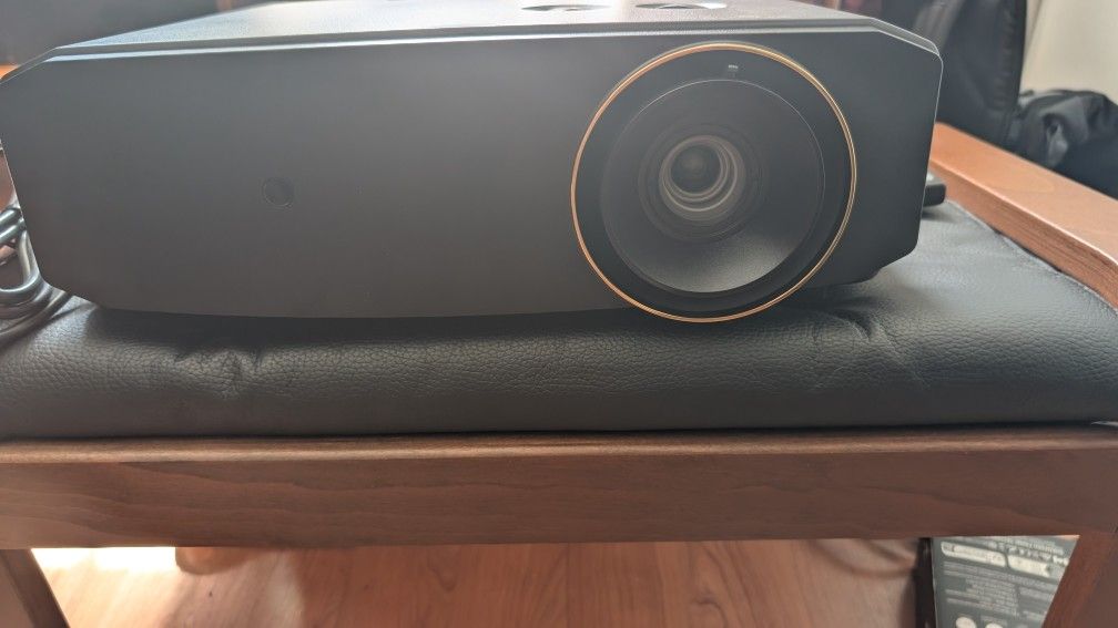 JVC -LX-NZ30 4k dlp blue Lazer projector