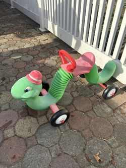 🐛 Radio Flyer Caterpillar Ride-On – Fun & Unique! 🚗