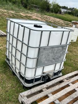 Portable water tank