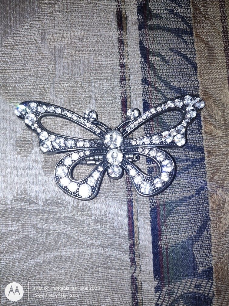 GORGEOUS Jeweled Butterfly Finger Ornament Only $1!!!