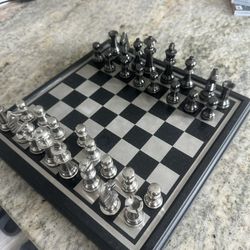 Beautiful Chess Set metal 