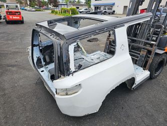 22-24 Rivian R1S Right Rear Quarter Cut