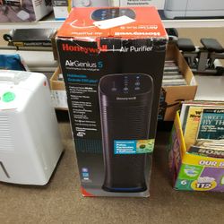 Honeywell Air Purifier Air Genius 5 HFD320 for Sale in Hartford CT