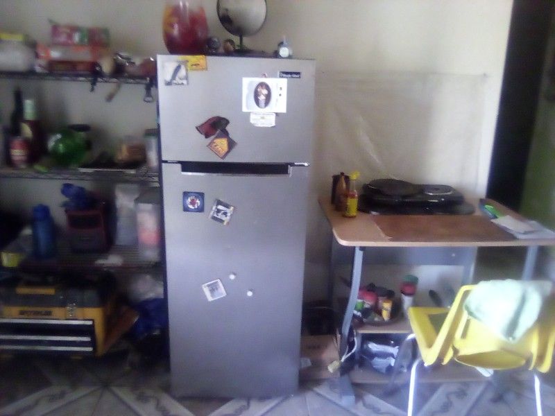 Magic Chef mini fridge