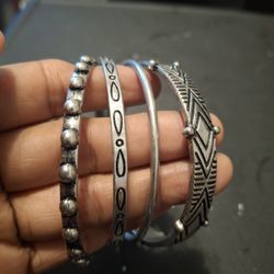 4 Assorted Bangle Set 