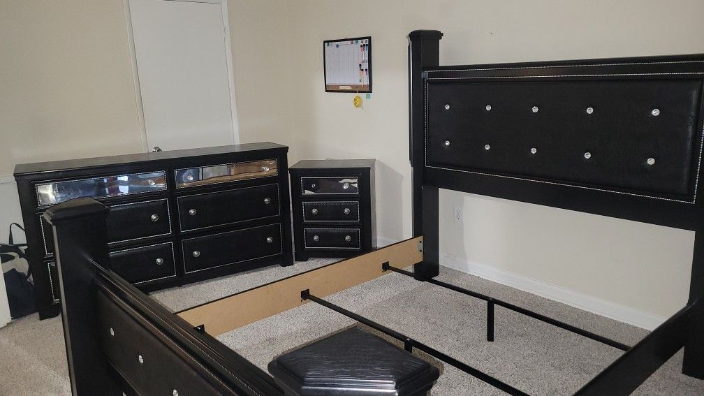 Ashley Furniture Queen Mirrored Poster Bed