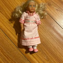Caroline Mini