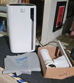 DeLonghi 12,500 btu portable air conditioner