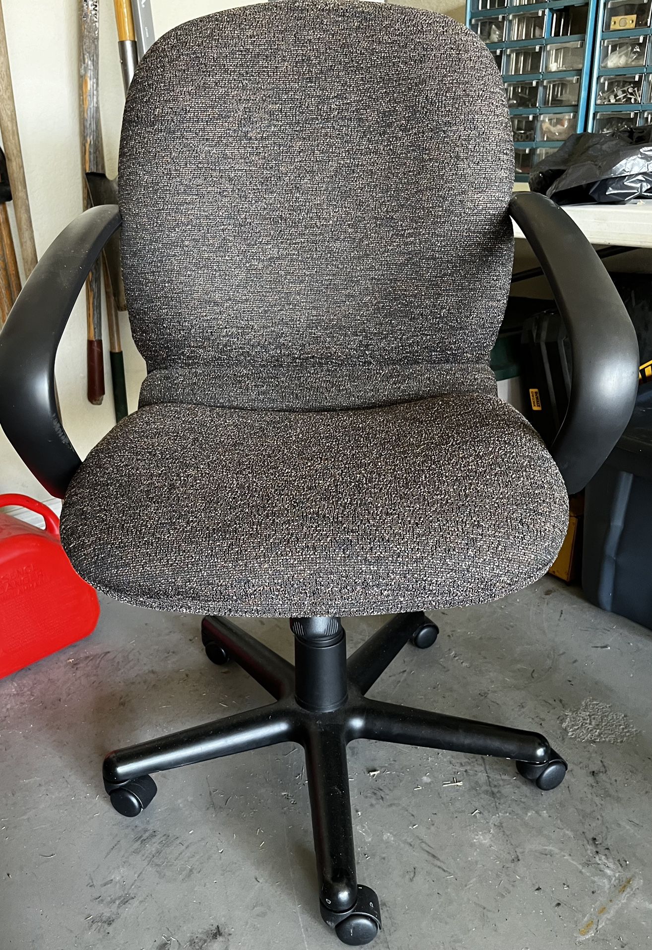 OFFICE CHAIR