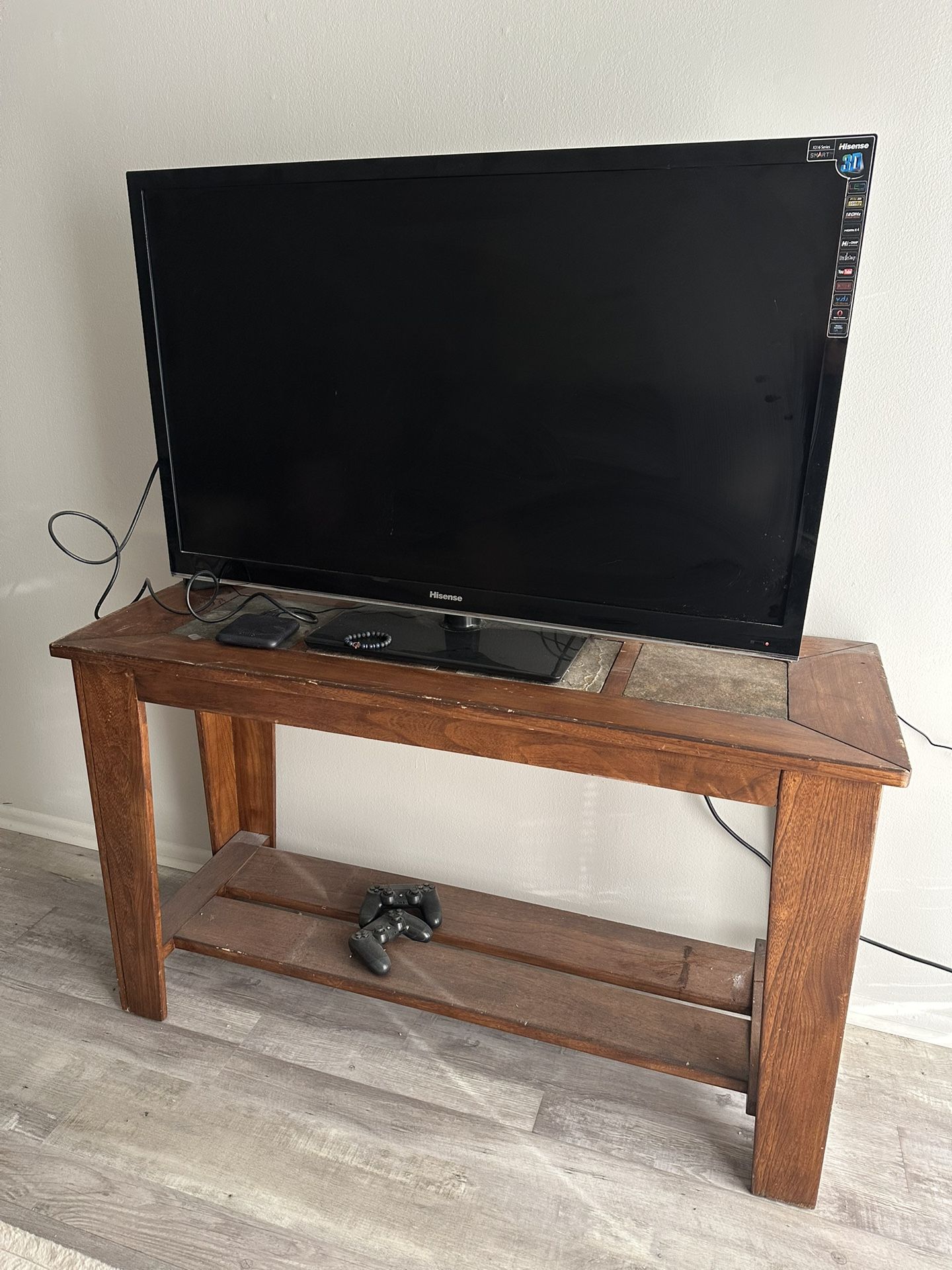 Hisense Tv & Tv Stand 
