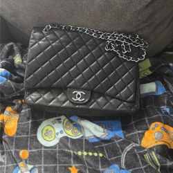 Chanel Classic Double Flap bag Black Jumbo Quilted Caviar