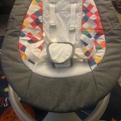 💛 Baby Swing – Remote Controlled 💛& Safe – Must Go ASAP! 💛